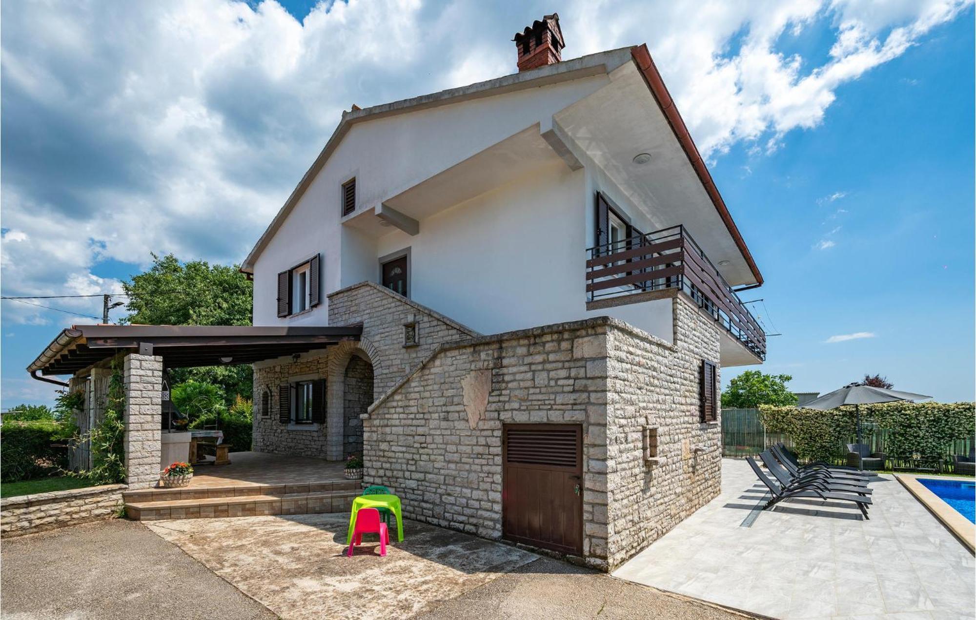 Amazing Home In Barban With Outdoor Swimming Pool 外观 照片