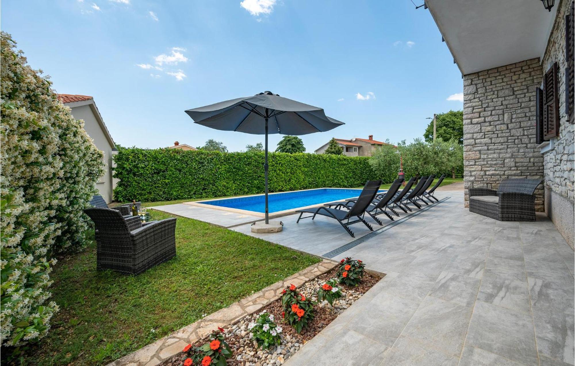 Amazing Home In Barban With Outdoor Swimming Pool 外观 照片